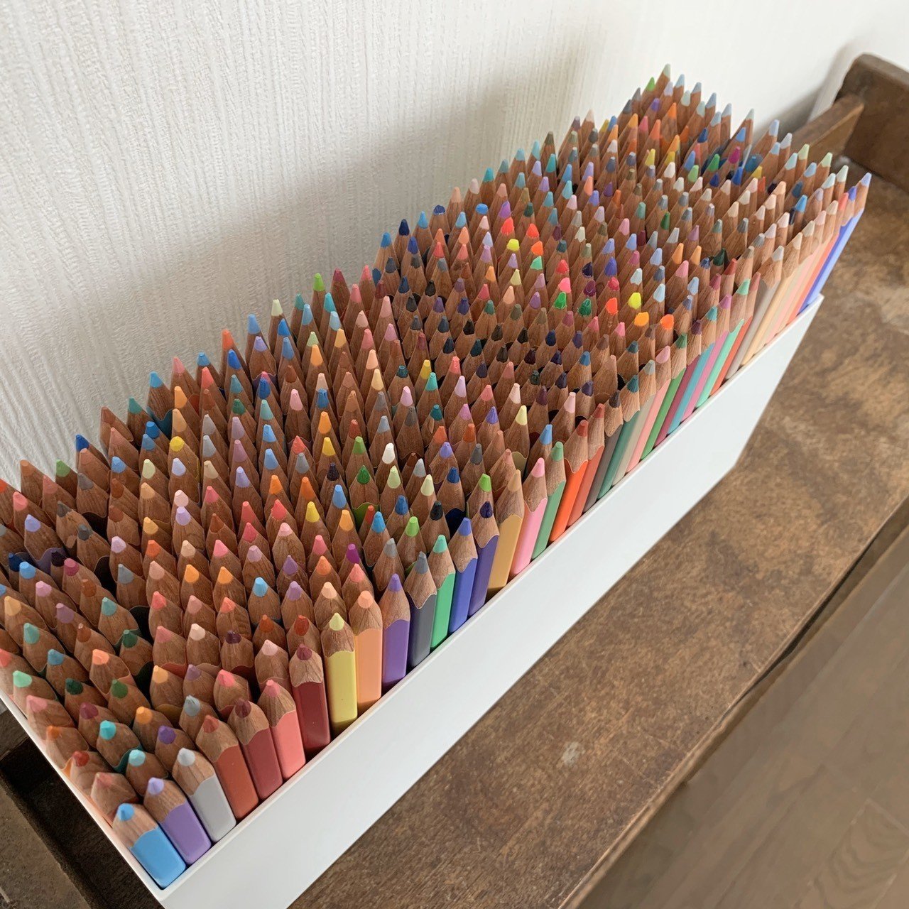 色えんぴつが500色あると、なんかしあわせ。｜フェリシモ
