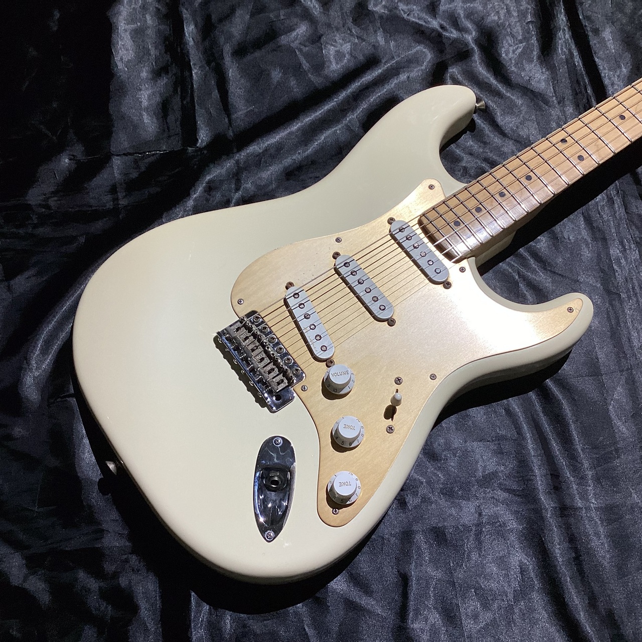 TOKAI Silverstar ストラトモデル塗装剥がれ有り