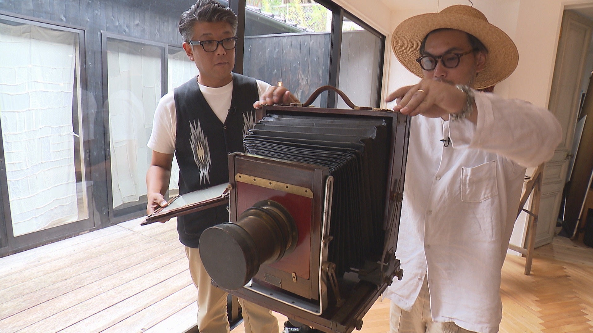 美品共箱付 明治16年◇ガラス板湿板写真『伊藤さんと中川さん』名古屋