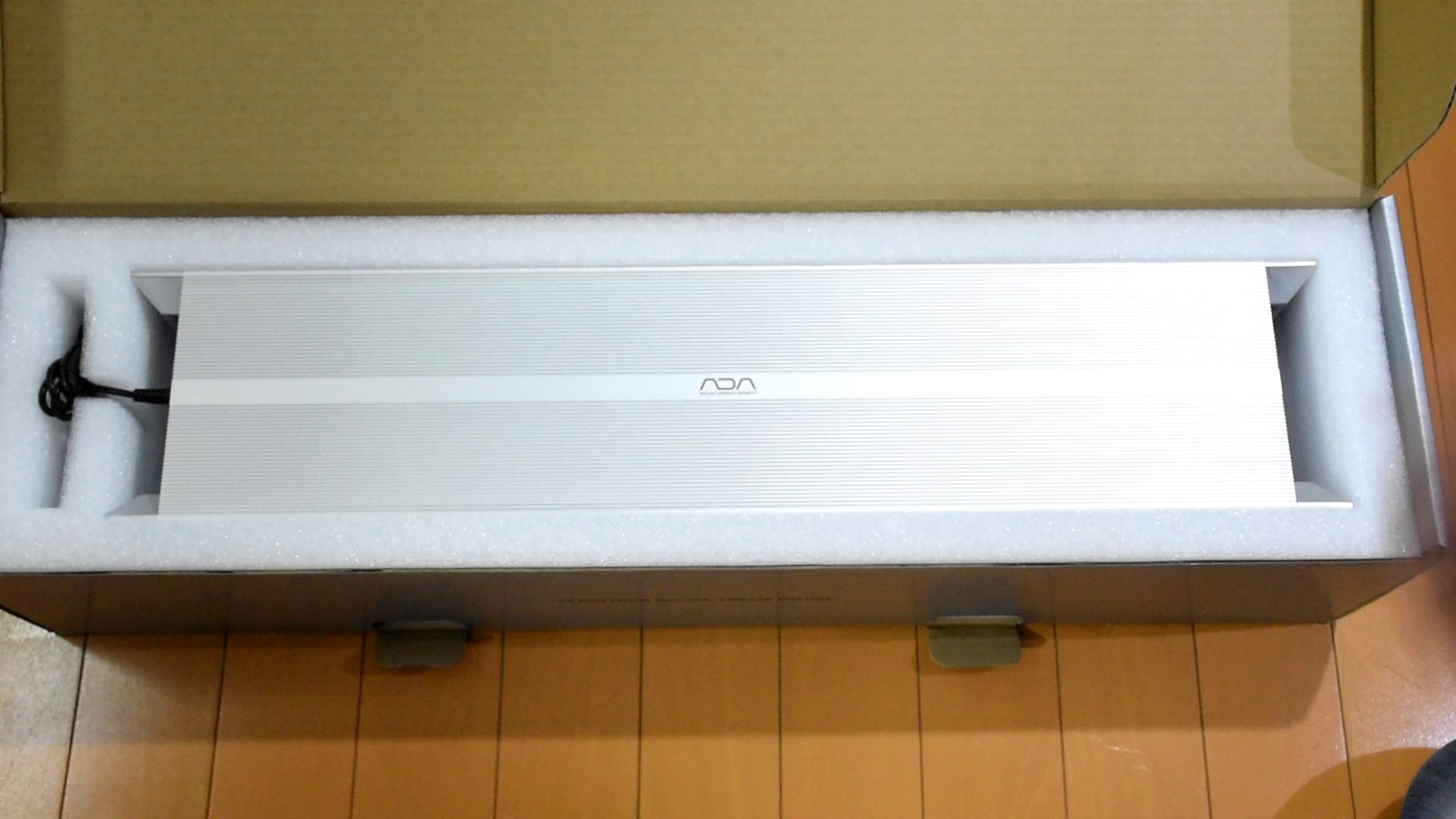 開封&レビュー：ADA アクアスカイ RGB 60 シルバー