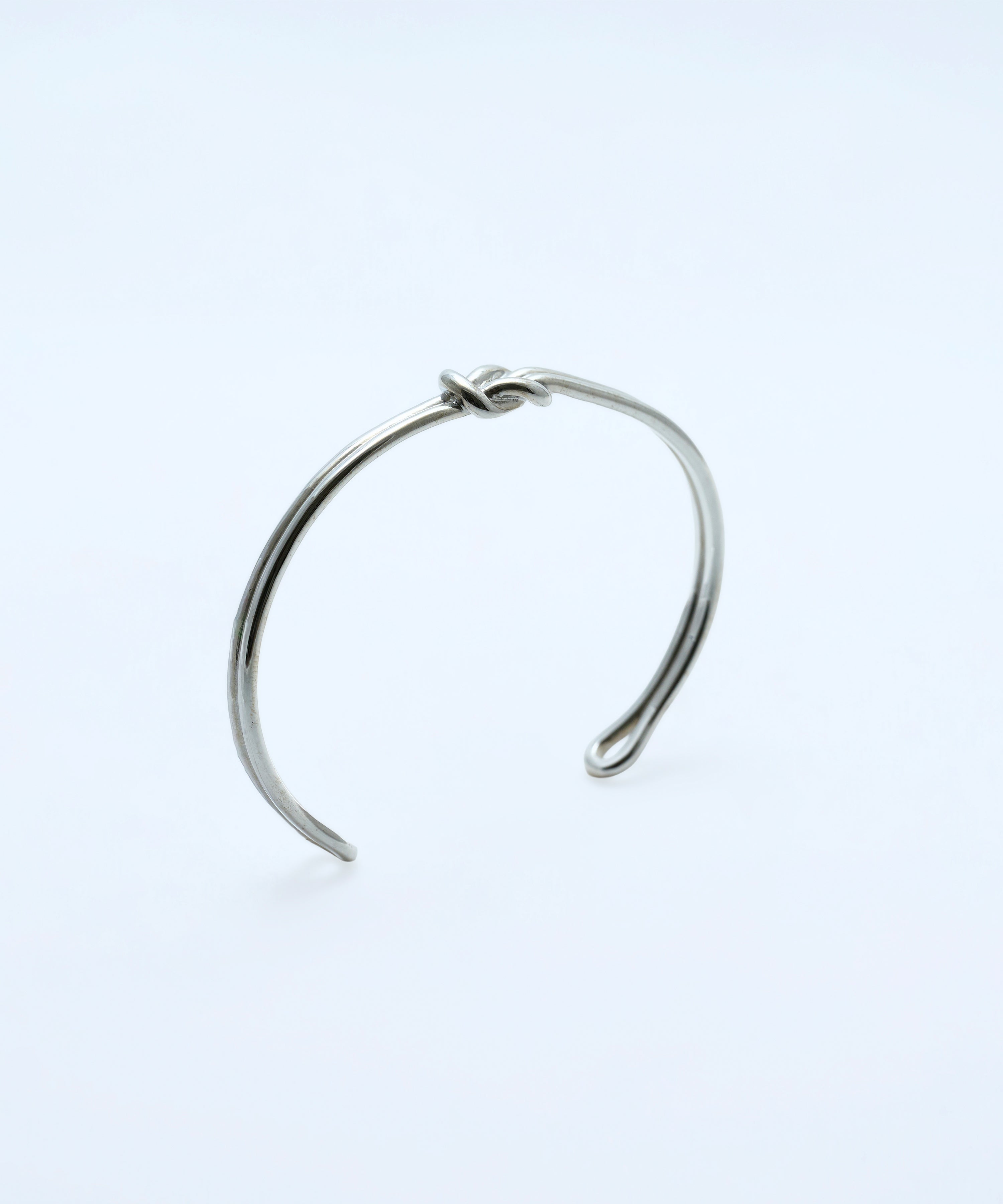 シルバー バングル ノットモチーフ sv925 Mサイズ – AQUA SILVER