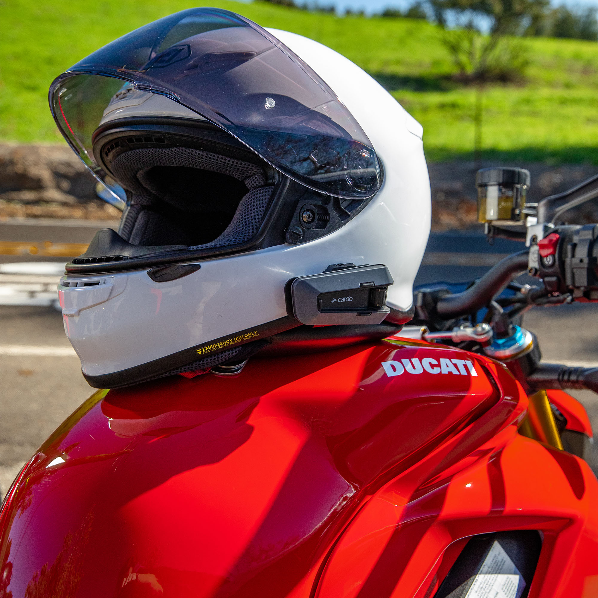 Cardo Packtalk Edge ヘルメット用コミュニケーションシステム