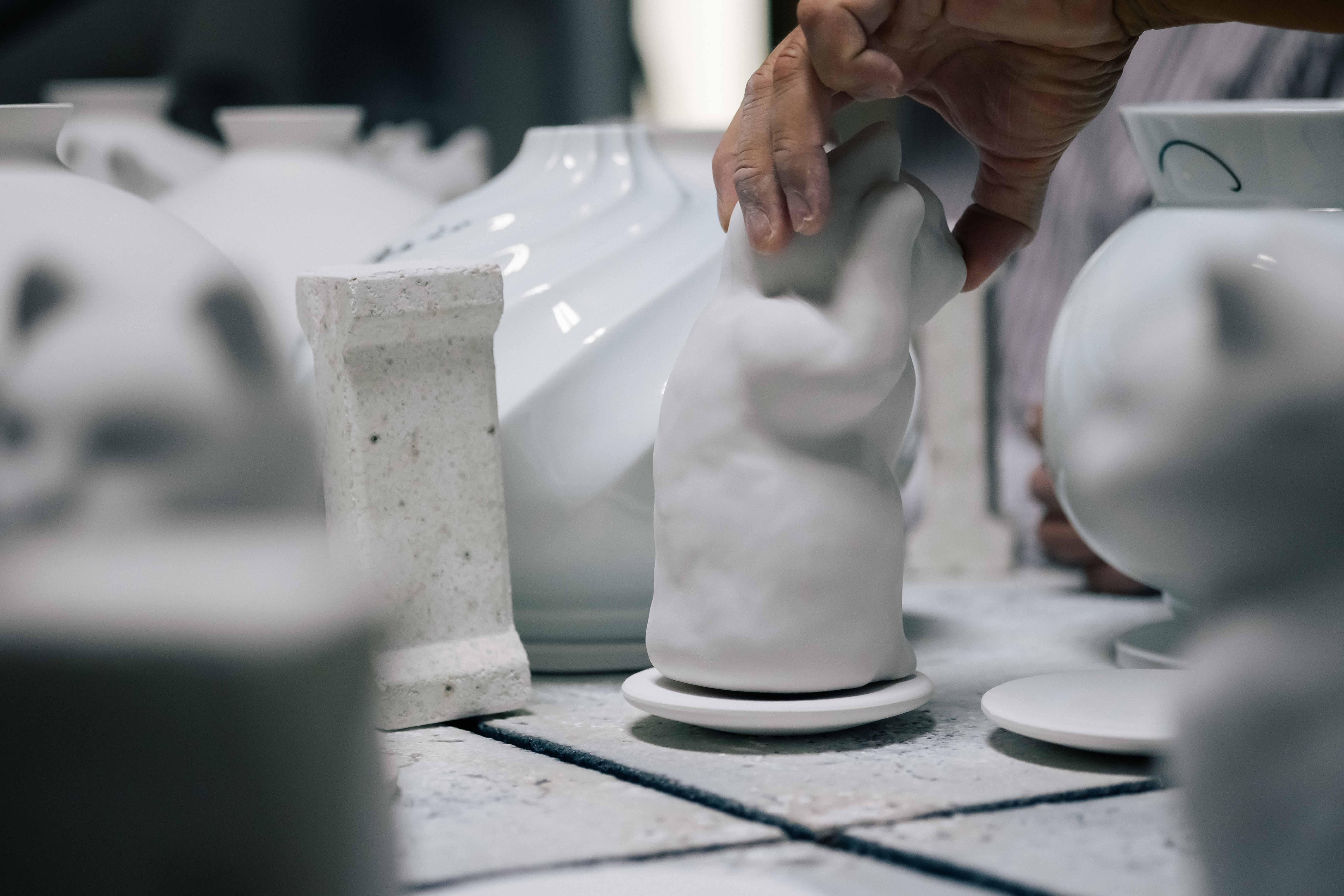 人間国宝井上萬二窯の白磁アート：造形美に触れる特別体験プログラム