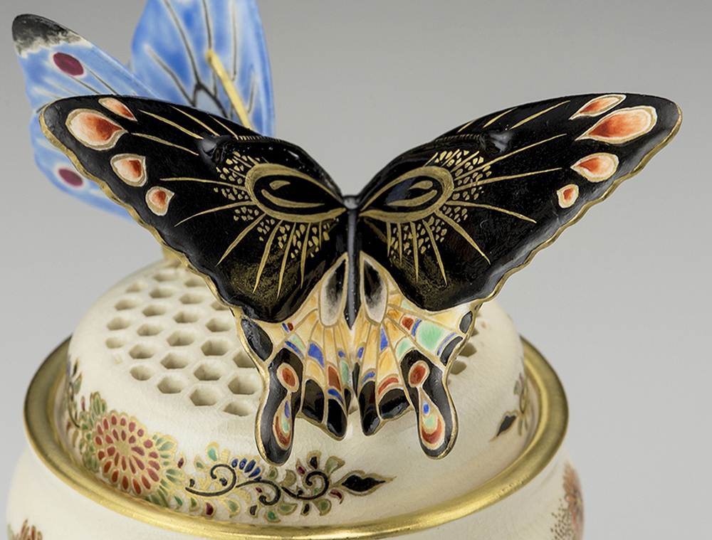 日経アート特別企画・十五代沈壽官「薩摩亀甲透蝶乗香爐（さつま