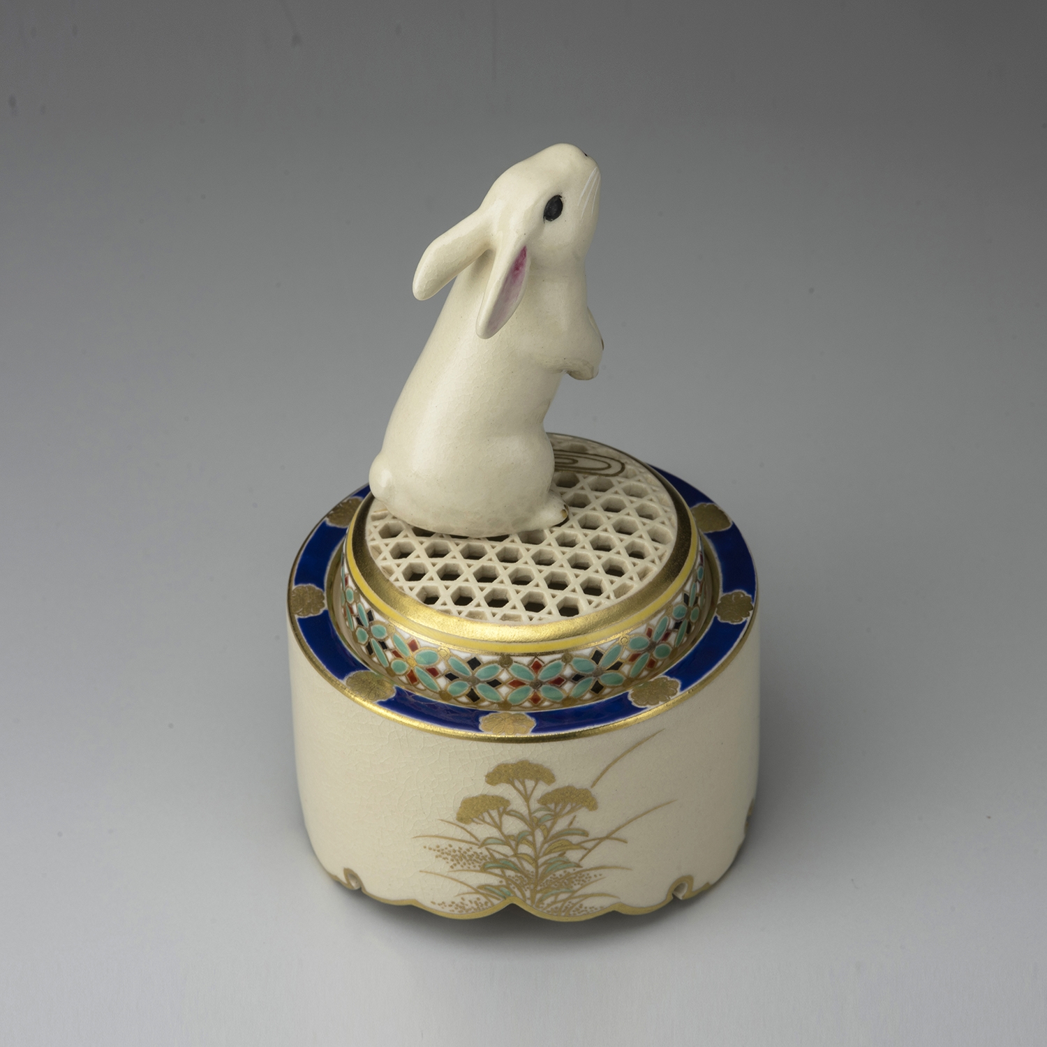 薩摩・透かし香炉 ・錦江陶芸・箱付き 薩摩 香炉 優雅 未使用 薩摩