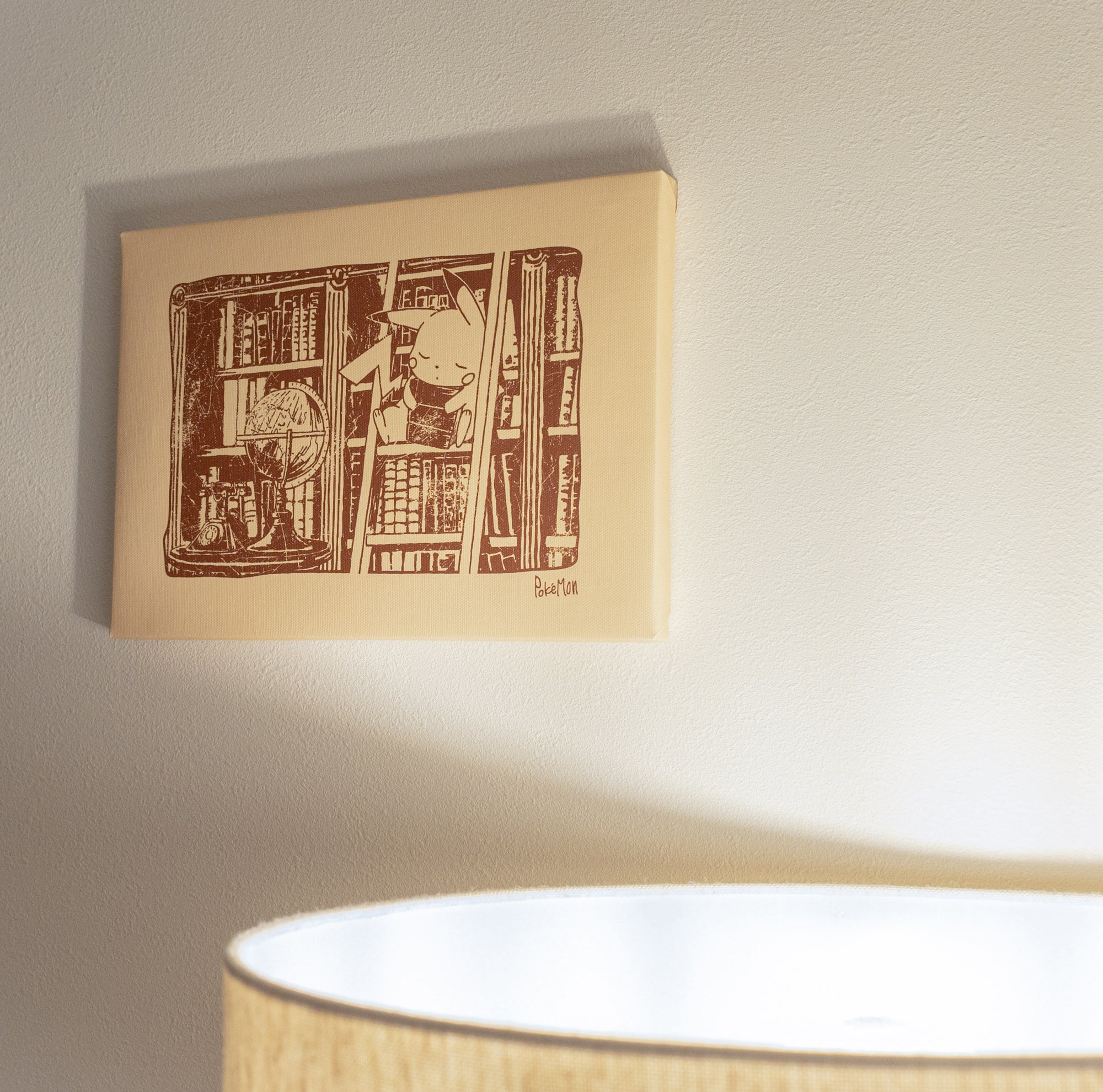 ピカチュウ 線画アートパネル｜くつろぎポーズのやさしいインテリア