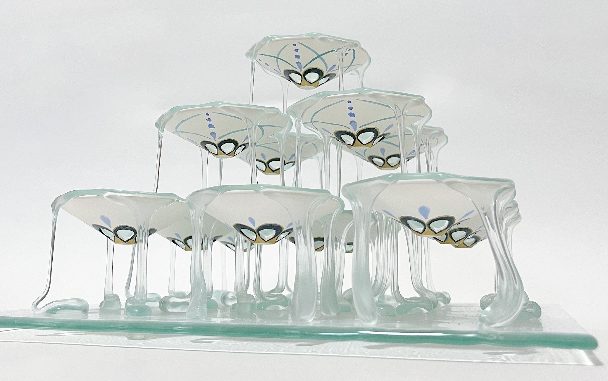 染付唐人物文皿 文化遺産オンライン 大英博物館日本人初個展鬼才