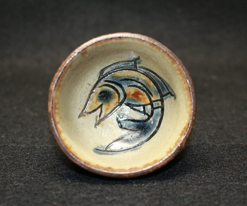 25175 人間国宝 金城次郎 (魚文ぐい呑[笑う魚]) KINJO Jiro – アート飛田