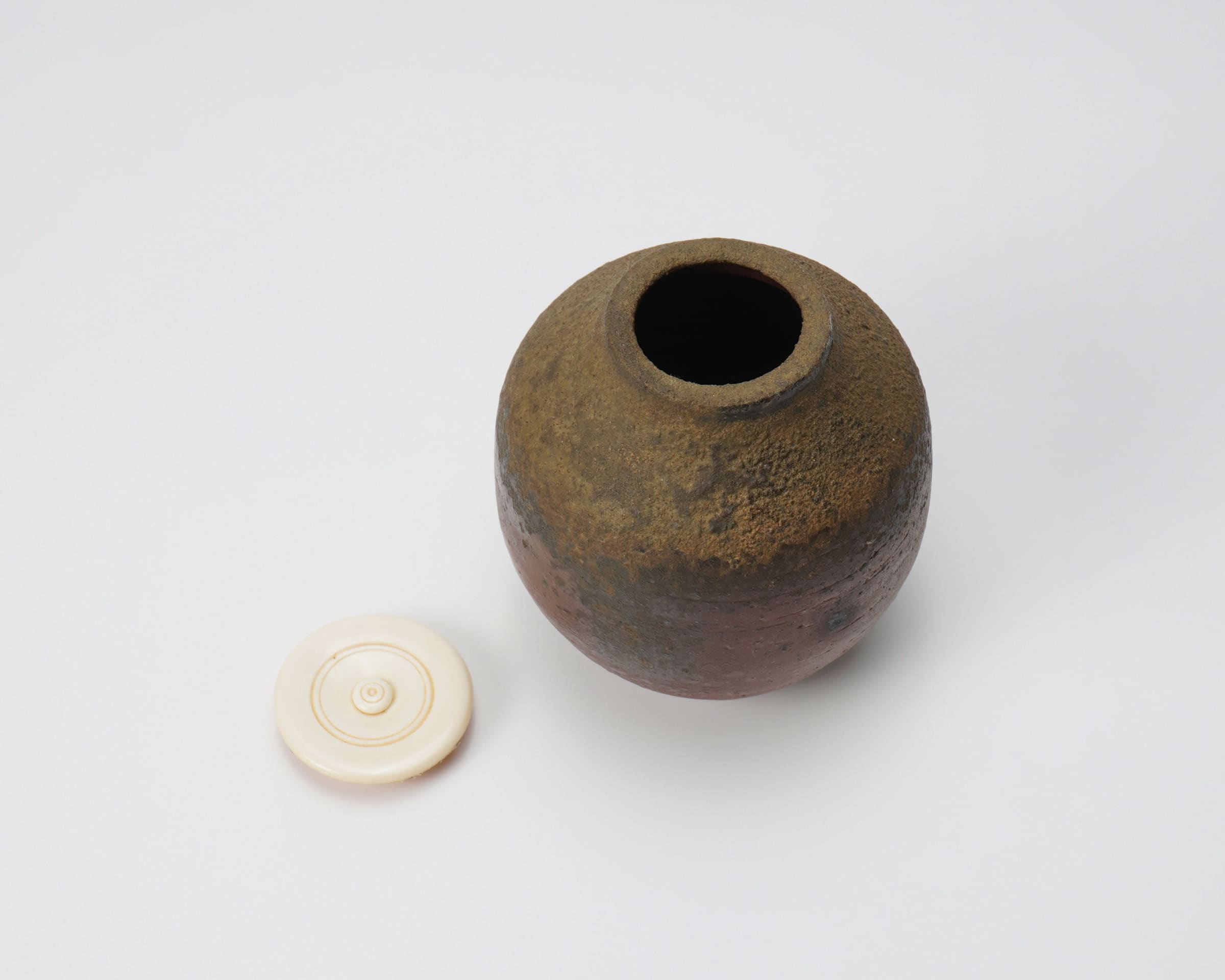 Fujiwara Yu 藤原雄, Bizen tea caddy 備前茶入 | Dai Ichi Arts