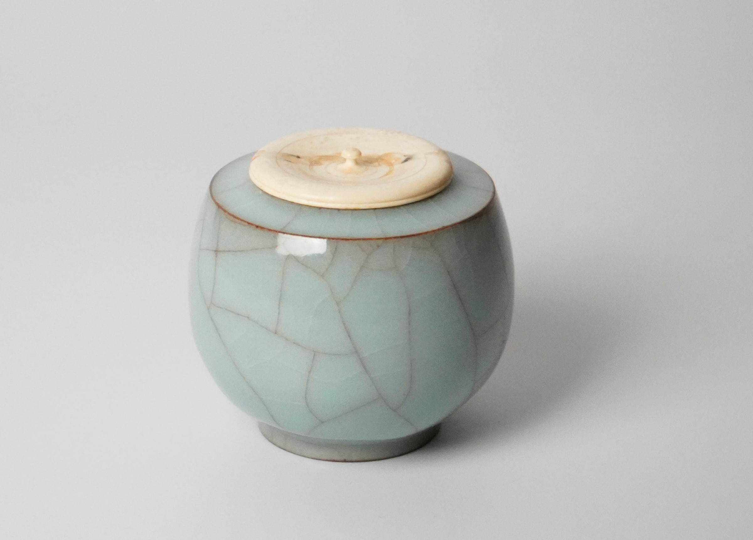 中国 哥釉 青磁 氷裂文 双耳香炉 C 9106 中国 哥釉 青磁 氷裂文 双耳