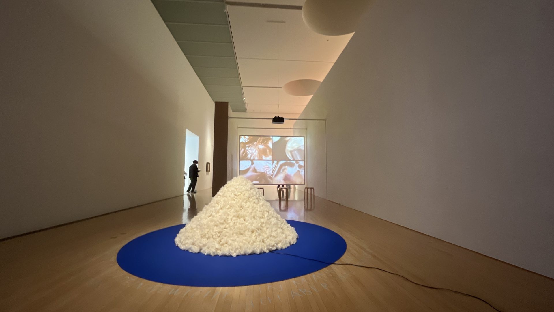 世界に1つ◼️超カッコイイまん丸な溶岩石の金彩ロックアート