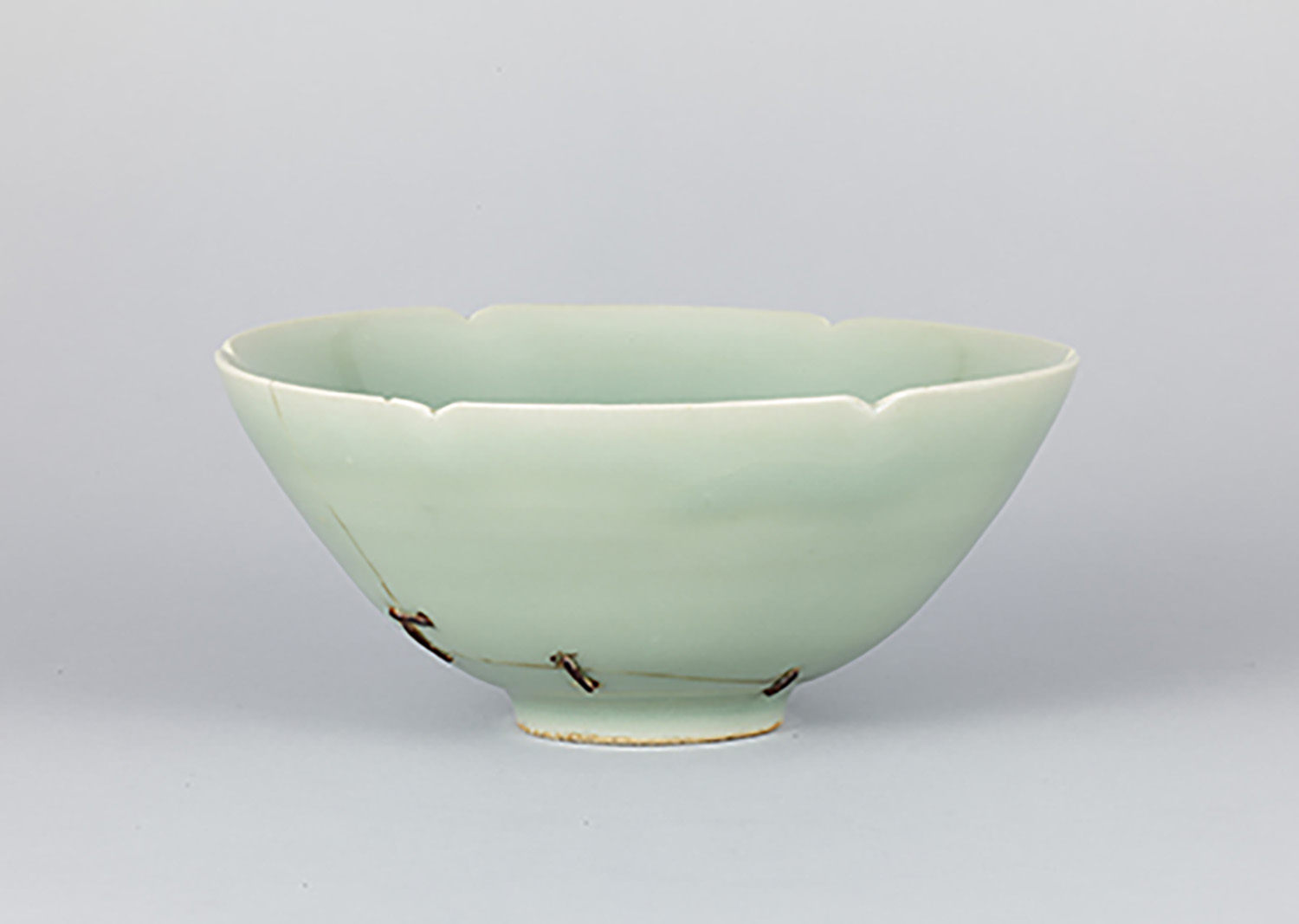 宋時代 影青釉 刻双魚草紋碗 青白磁器 歴史唐物