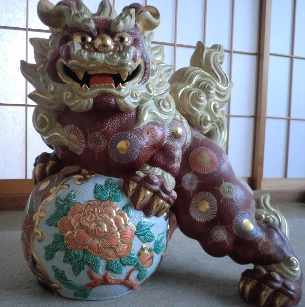 アン、九谷焼 八幡釜 太吉 獅子 牡丹 置物 床飾 高さ56㎝ BK043 アン、