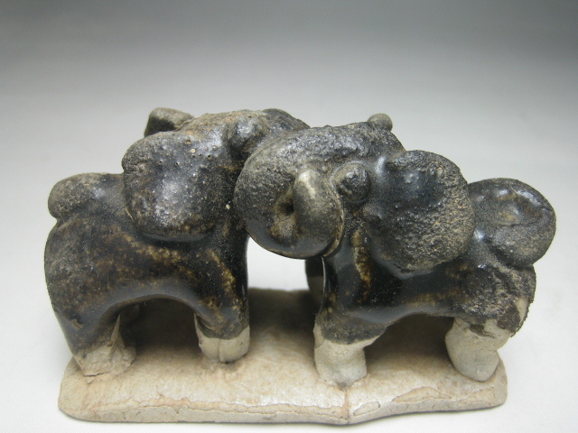 ◎○象の夫婦 タイ 宋胡録スンコロク複製 置物 H113 スワンカローク