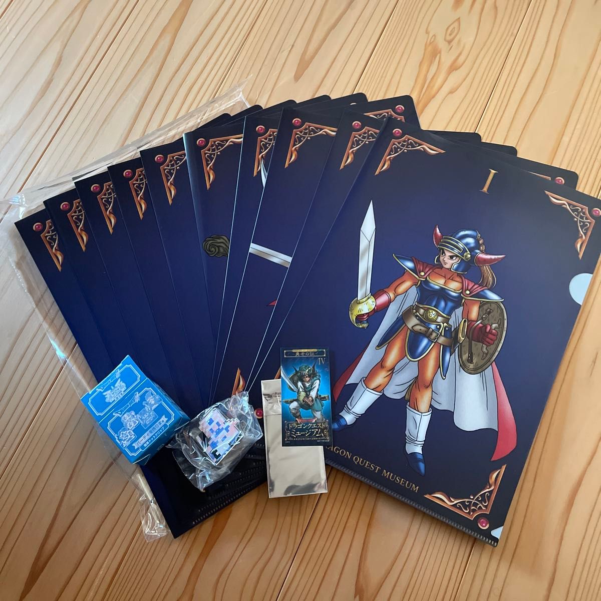 激レア】ドラゴンクエスト ロトの兜 ＆ ロトの紋章 クリアファイル