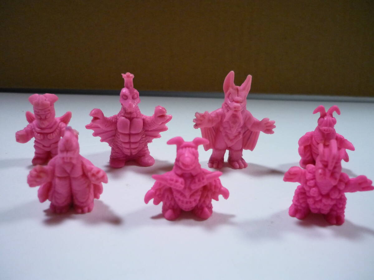 ウルトラマン 怪獣消しゴム 円谷プロ ピンク 桃 【公式通販】