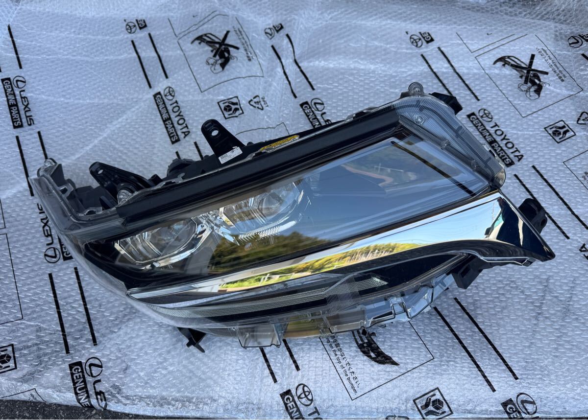 30後期アルファード右ヘッドライト美品