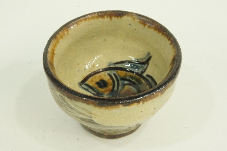 金城次郎 壷屋焼ぐい呑 共箱 栞 人間国宝 壺屋焼 魚文 やちむん 金城