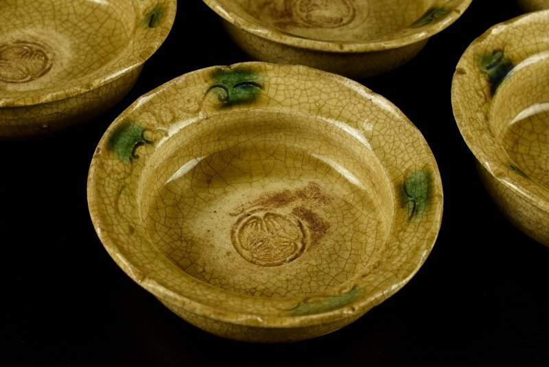 時代 黄瀬戸】葵紋向付け5客 時代 黄瀬戸】葵紋向付け5客 黄瀬戸筒向付