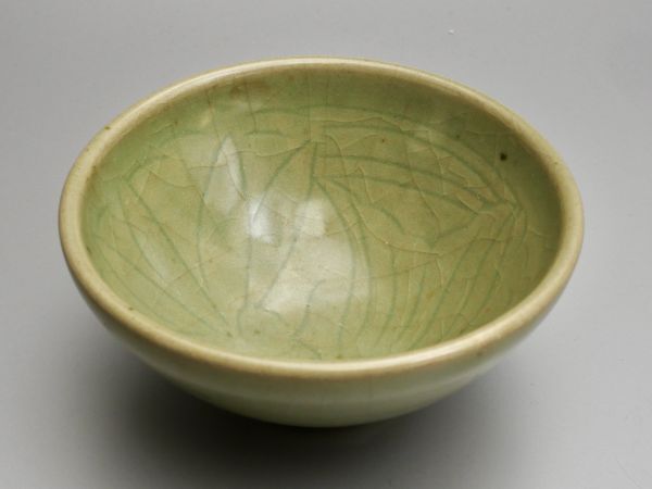 送料無料 明時代 龍泉窯青磁碗 中国古玩 送料無料 明時代 龍泉窯