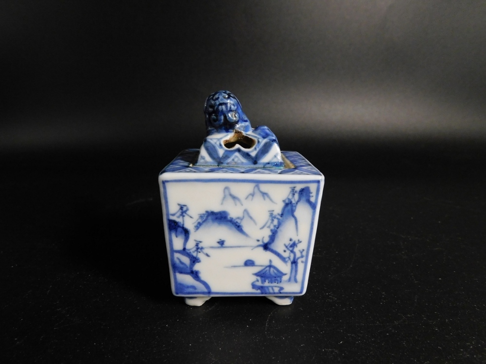 古美術/染付け山水獅子蓋四方香炉(底款:道八) 古美術/染付け山水獅子蓋