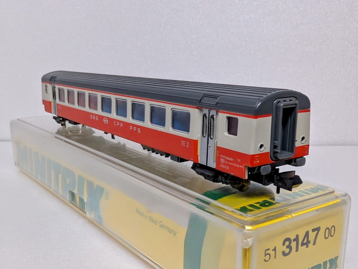 Minitrix スイスの客車 8両セット Minitrix スイスの客車 8両セット