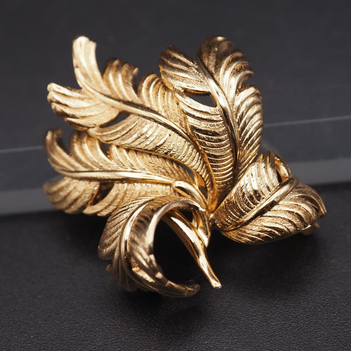 Yahoo!オークション -「グロッセ」(ブローチ) (レディースアクセサリー