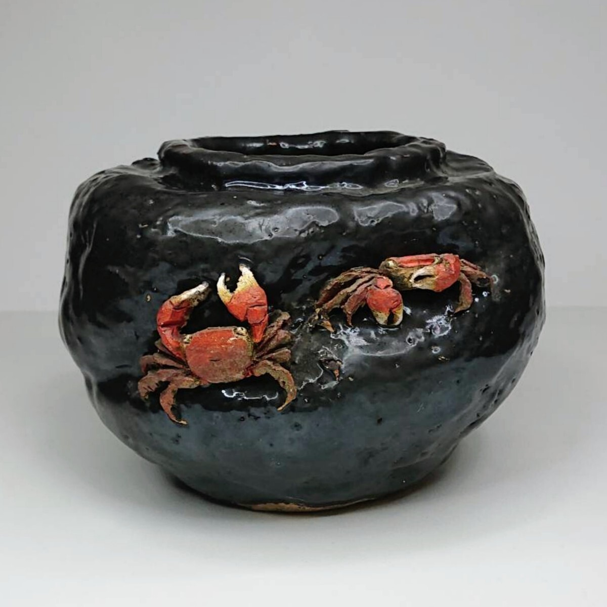 愛媛県伊予 楽山焼 玉井楽山作 天神蟹彫り蓮形菓子器 蟹