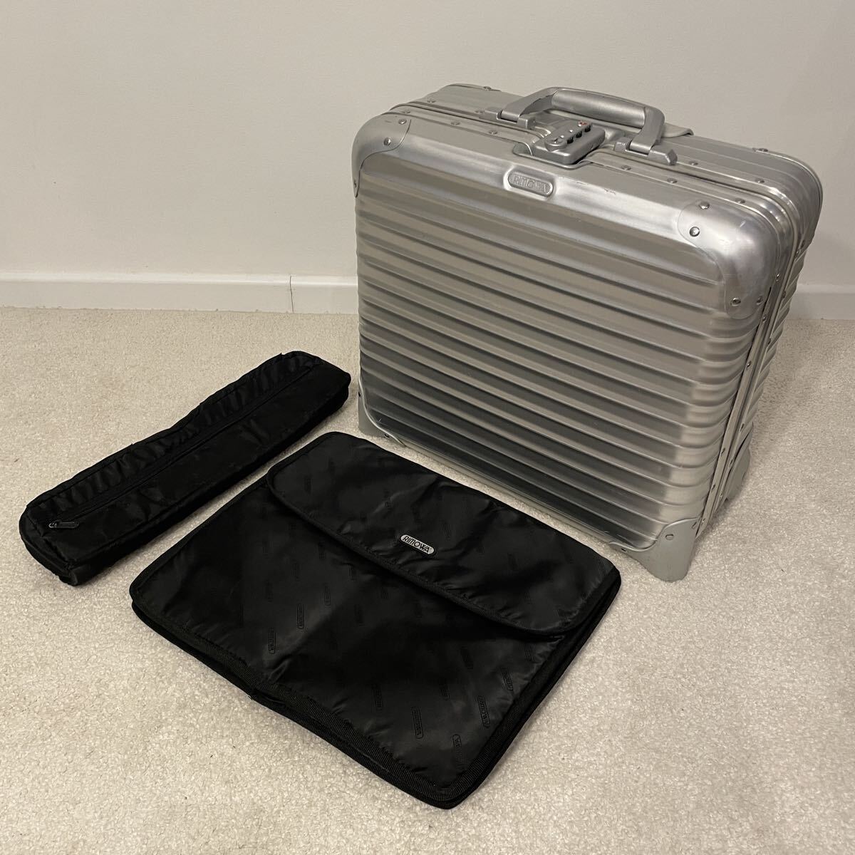 希少】RIMOWA 950 51 2輪 TOPAS/トパーズ 縦型 パイロットケース 42L