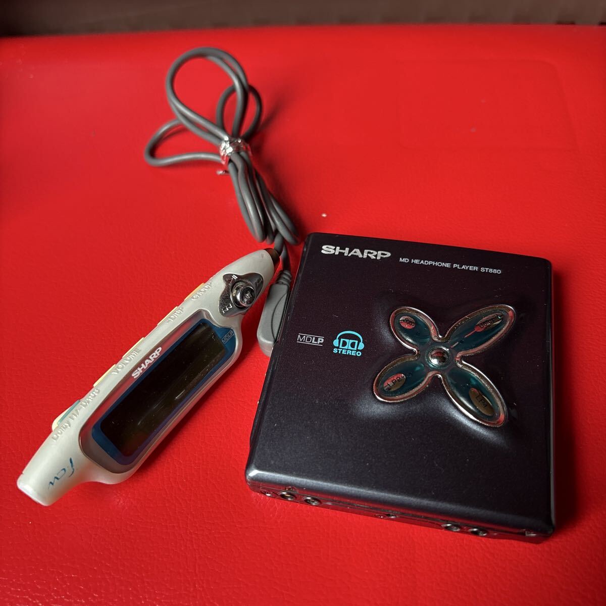 SHARP ポータブルMDプレーヤー MD-ST880 シャープ、業界初のドルビー