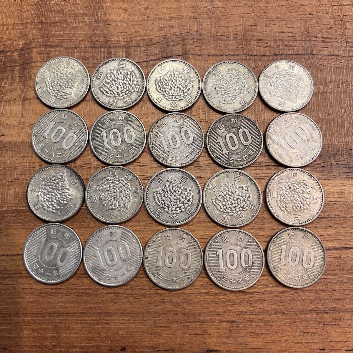 Yahoo!オークション -「稲穂100円銀貨」(その他) (日本)の落札相場