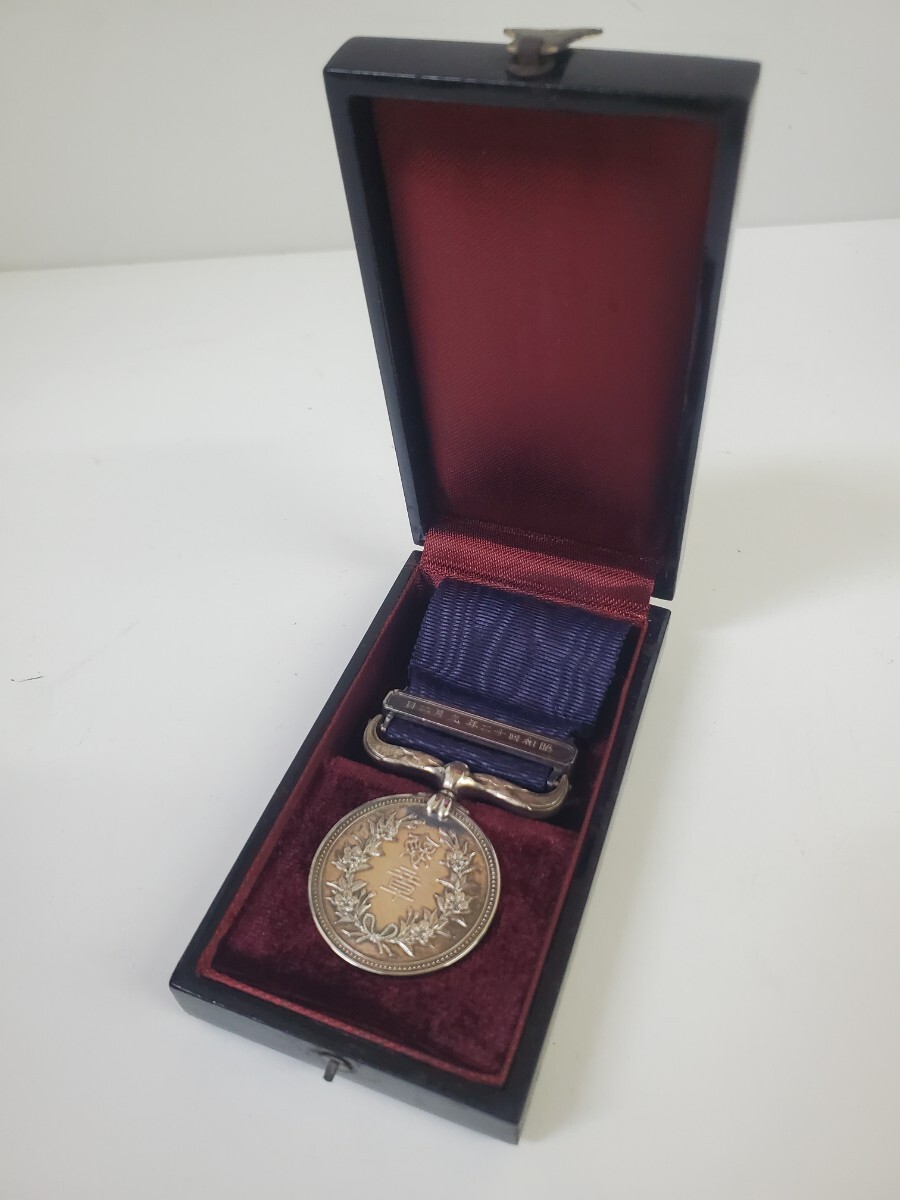 Yahoo!オークション -「紫綬 褒章」(勲章) (徽章)の落札相場・落札価格