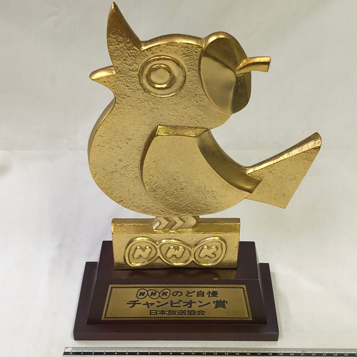 のど自慢 特別賞・出場記念トロフィー・バッジ・五木ひろしと柏原芳恵