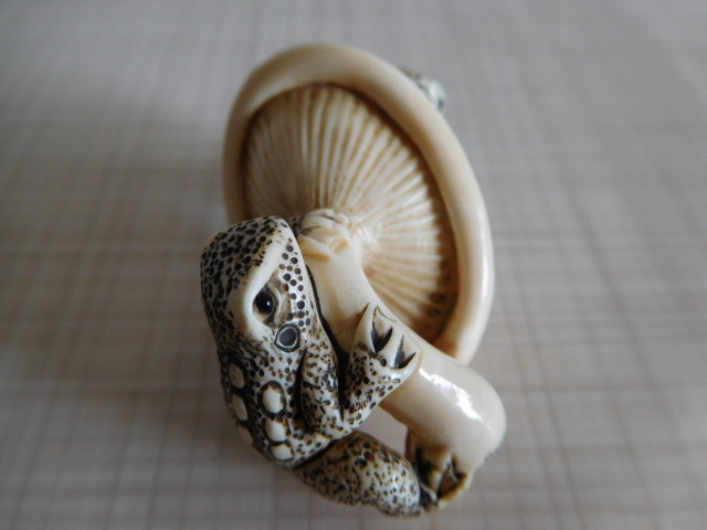 根付 Netsuke 提げ物 貴重な天然素材 象牙風 マンモス 微細彫刻 福