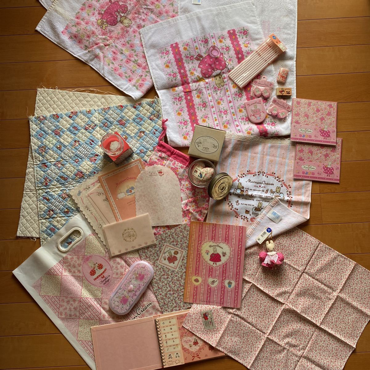 送料込 サンリオ昭和レトロ マロンクリームset ソーイングセット