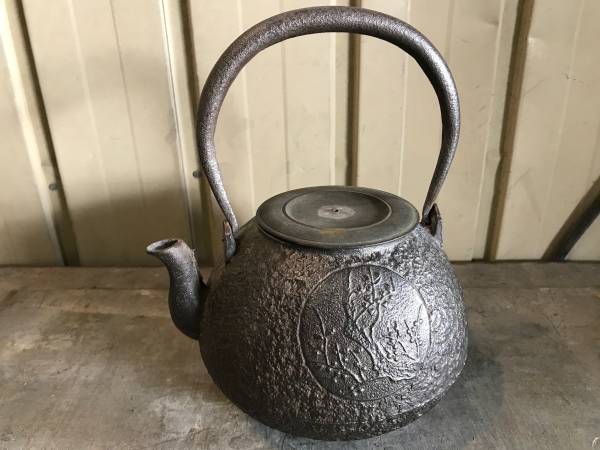 鉄瓶☆松竹梅の小さい鉄瓶☆蓋の摘みなし