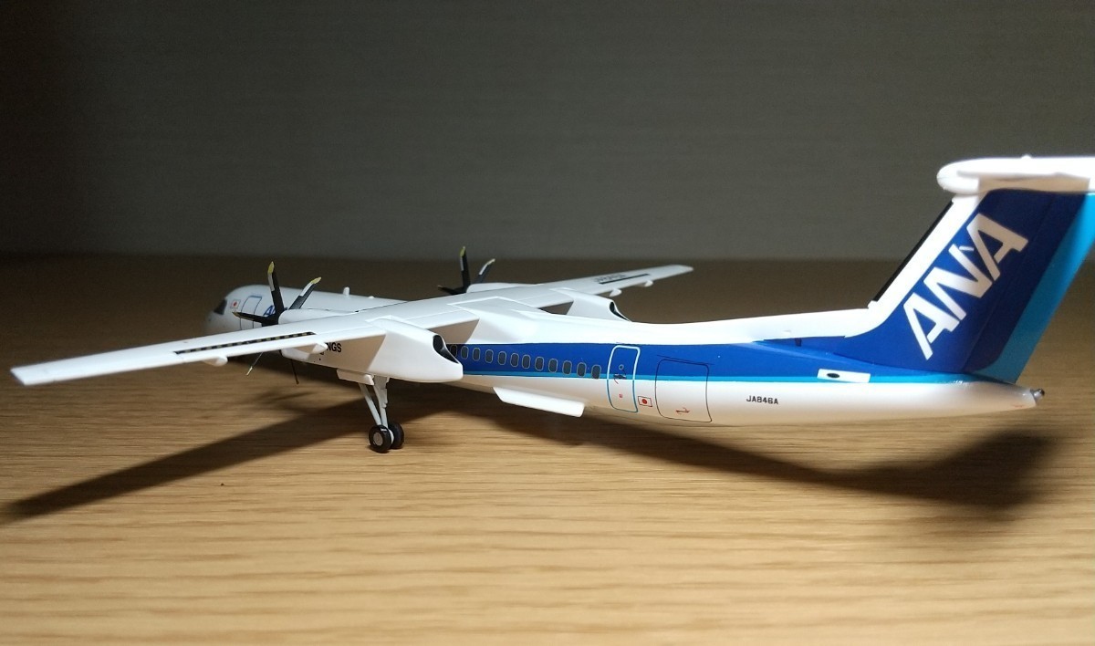 DHC-8-400 (Q400) JA846A 木製台座付（1/200 DH28020）全日空商事 DHC
