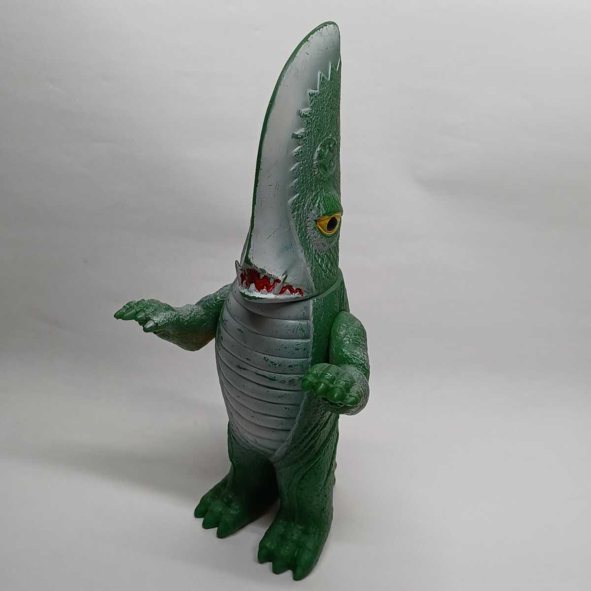 ギロン／ガメラ怪獣シリーズ。首が可動、10cm位。包袋なし 大映 怪獣