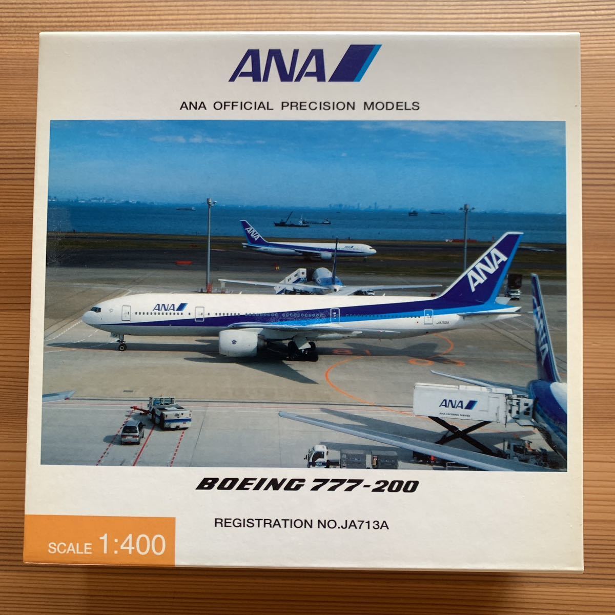 全日空商事 ANA 1/400 B777-200 JA713A