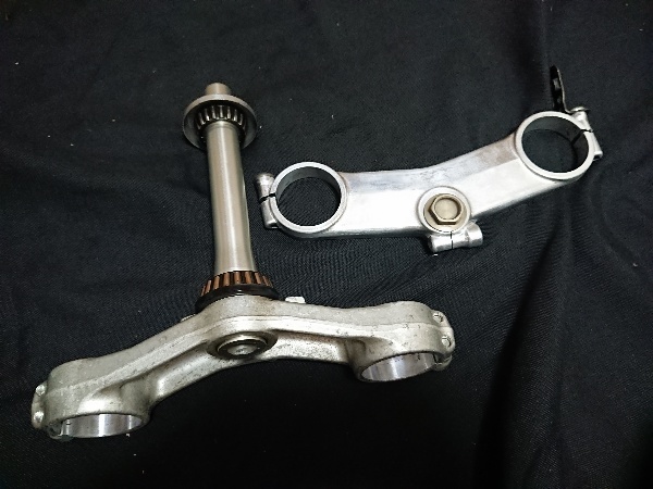 Tz250 ヤマハのレーサーのフロント三ツ又 ステム トップブリッジも