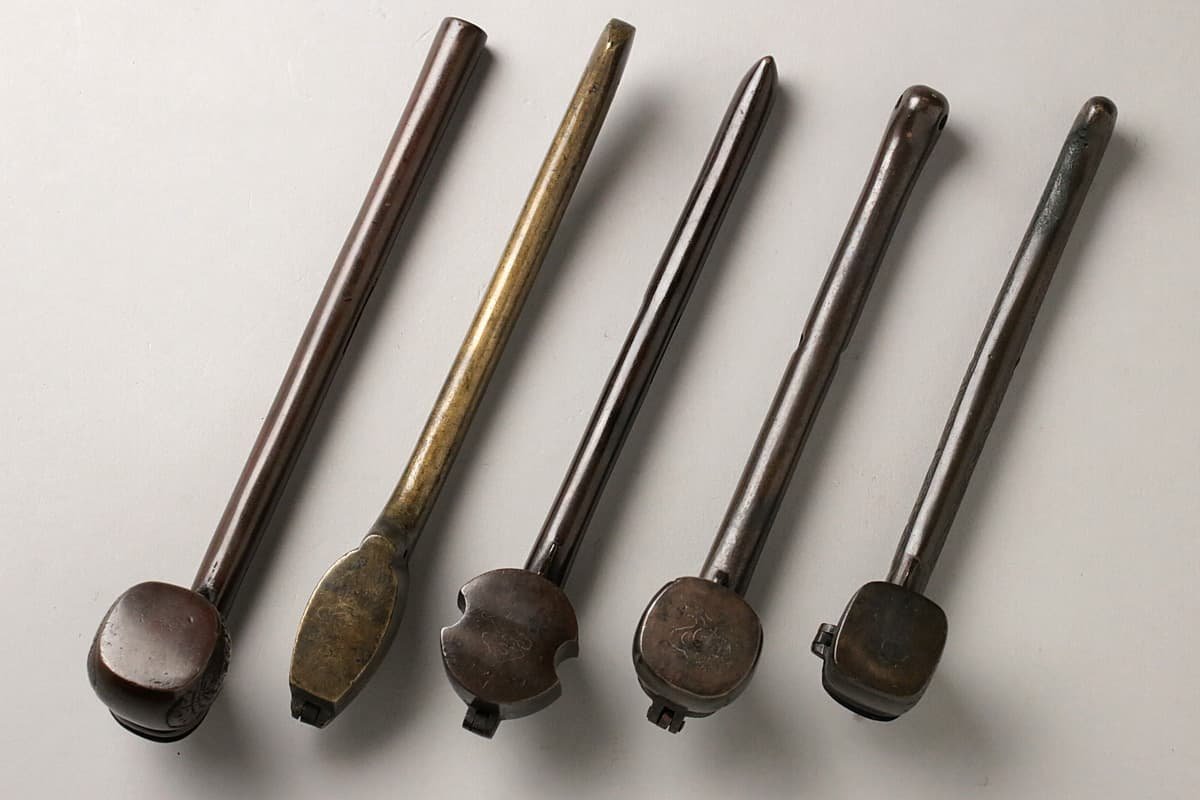 名人造：古式携帯文房具金工象嵌矢立 花蝶花図銀細工金工象嵌