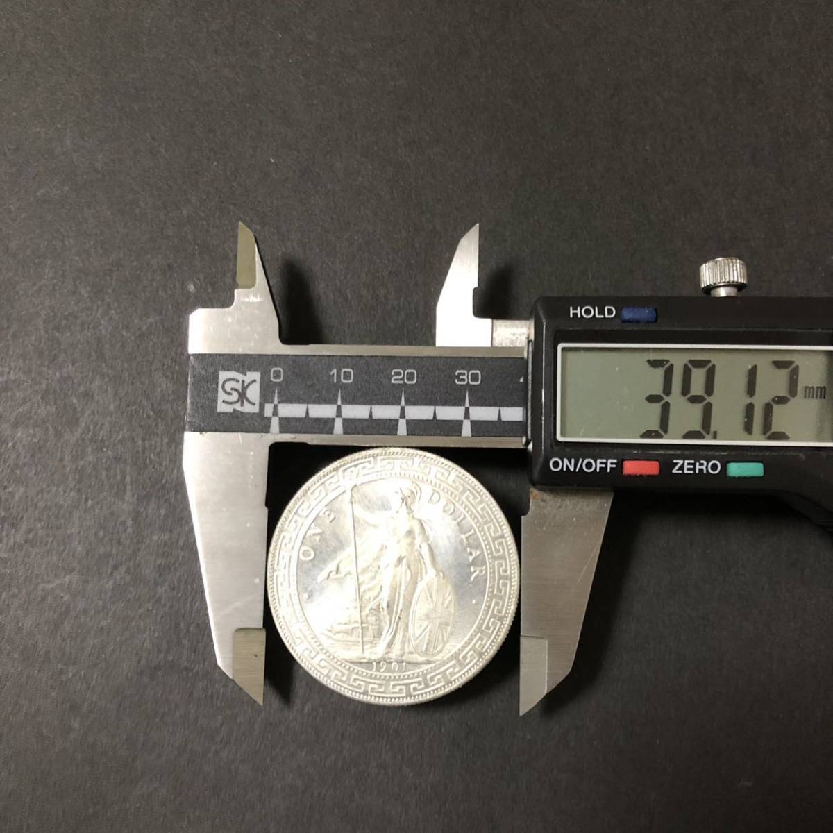 1901年 イギリス貿易銀ブリタニア立像 打刻が多い荘印(チョップ打ち)壹