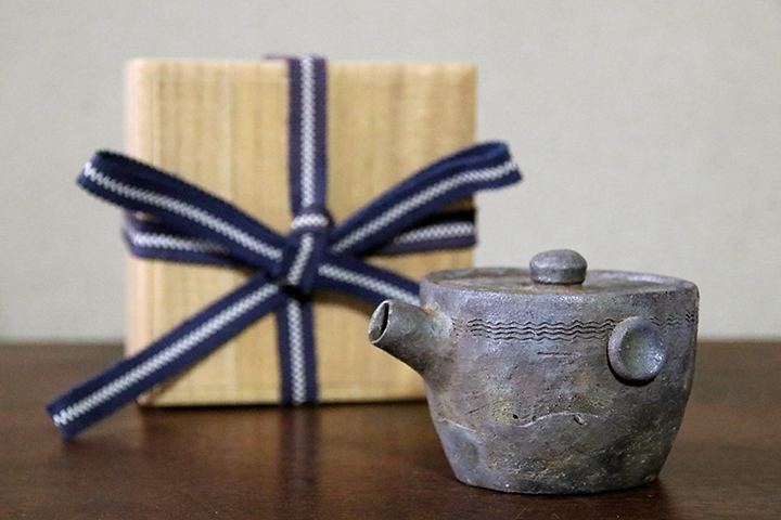 佳香隠崎隆一 備前湯呑 共箱 共布 栞 本物保証 ∇花∇独創的備前の名工