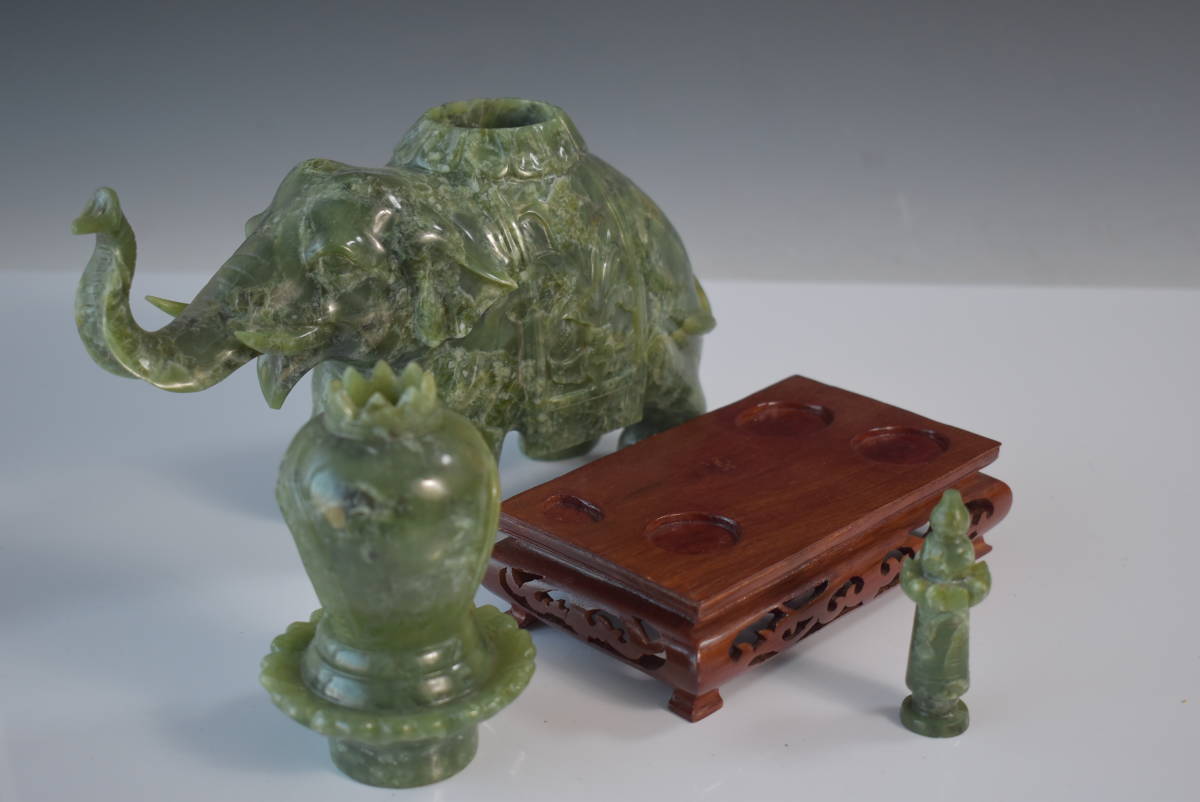 名古屋骨董店】中国美術翡翠 象 細密彫刻 蓋物 置物 天然石 玉石