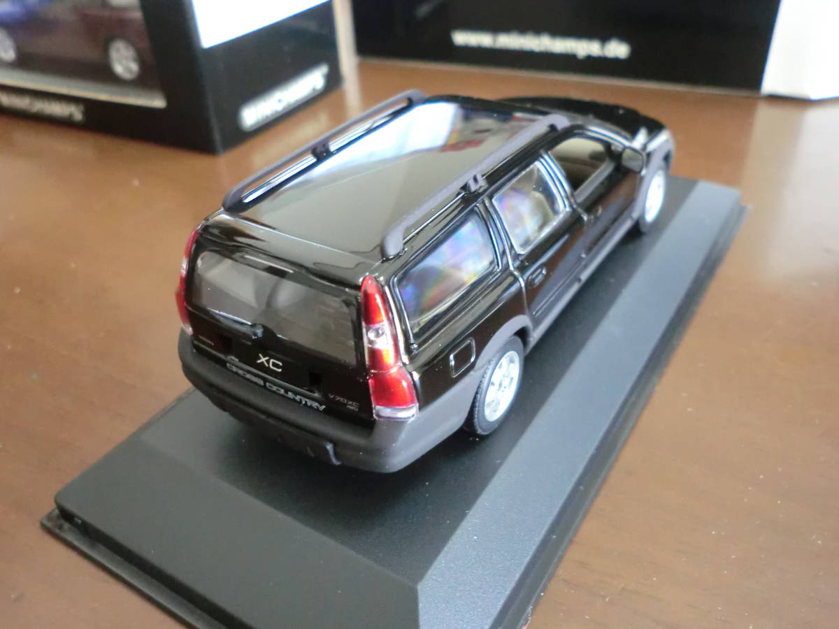 MINICHAMPS✪Volvo V70 XC ブラック MINICHAMPS✪Volvo V70 XC