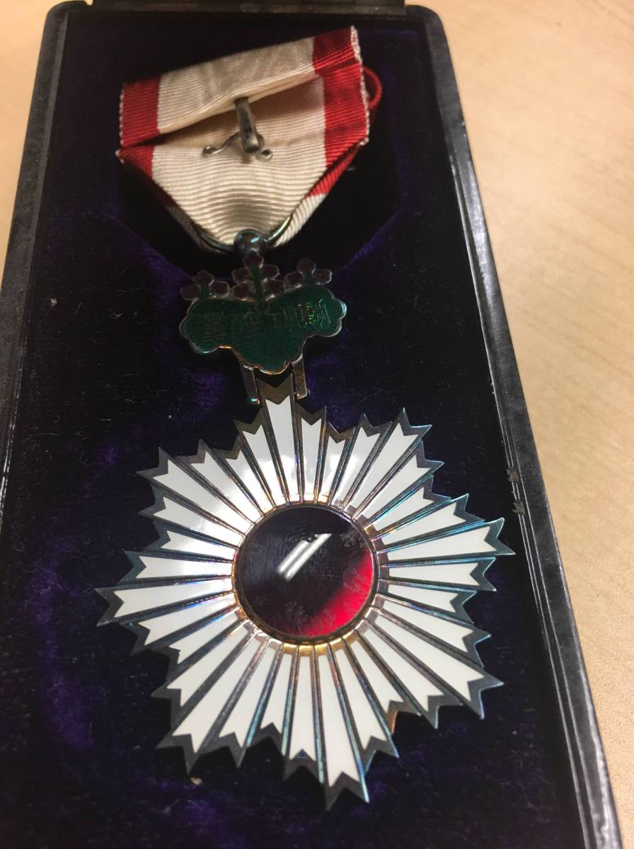 旧日本軍 勲五等双光旭日章 旭日雙光章 共箱