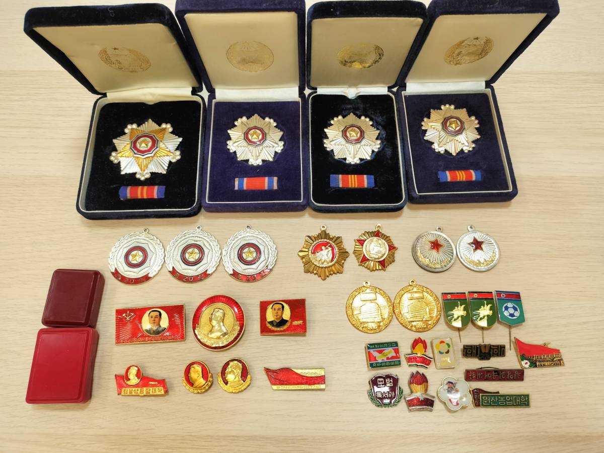 Yahoo!オークション - 北朝鮮 勲章 金日成 金正日 ピンバッジ 北朝鮮朝