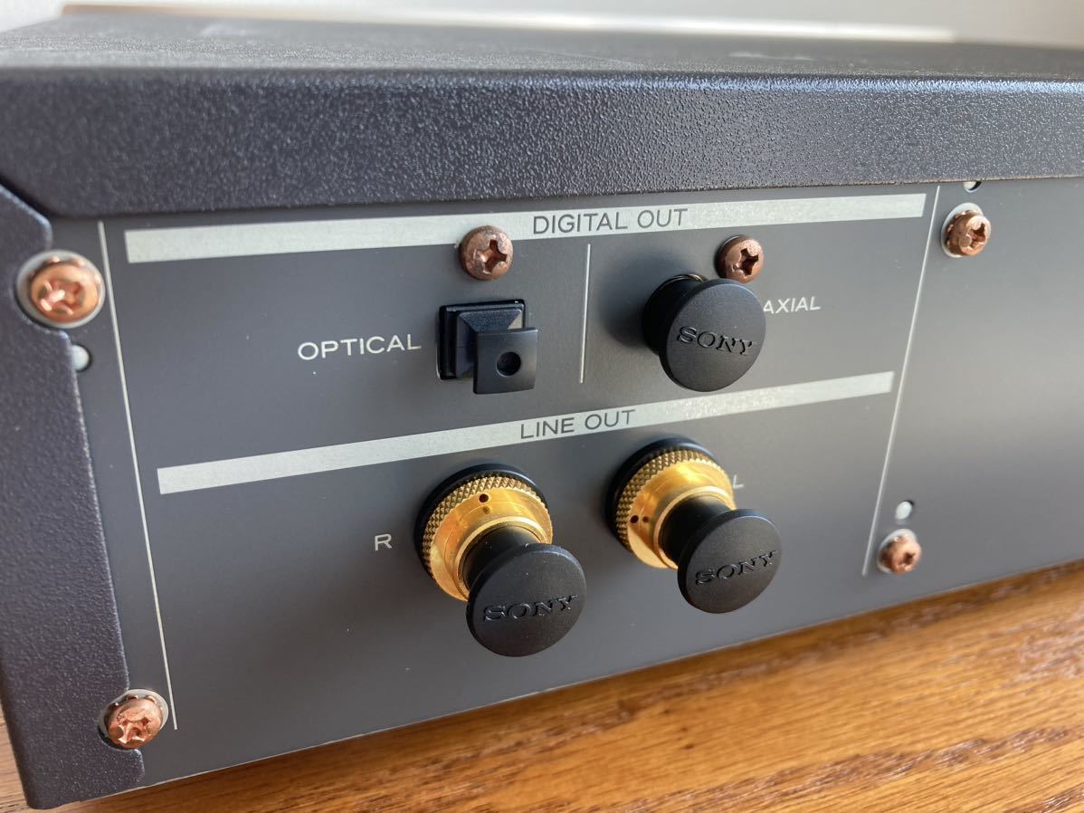 セミアンティークNo.062 ナイキ?の古い社章 セミアンティークNo.062