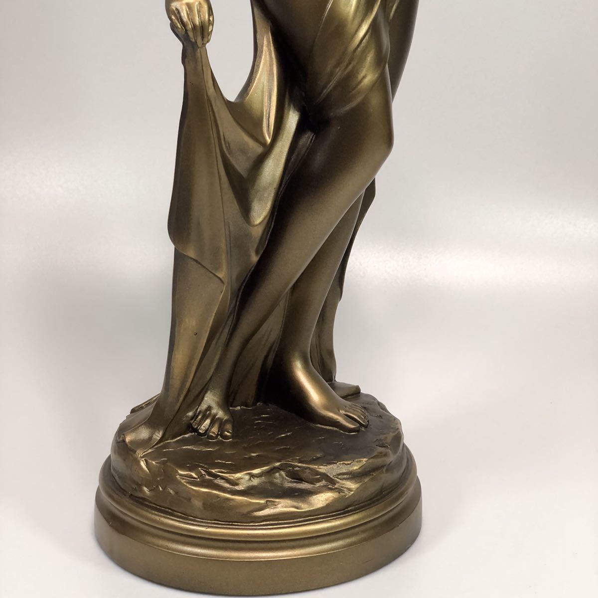 ブロンズ風裸婦像