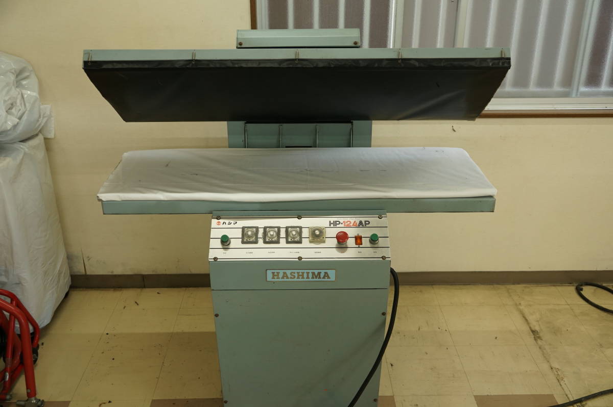 吉成信雄 猫の画(額縁付き) 肉球 ハート 眠り猫